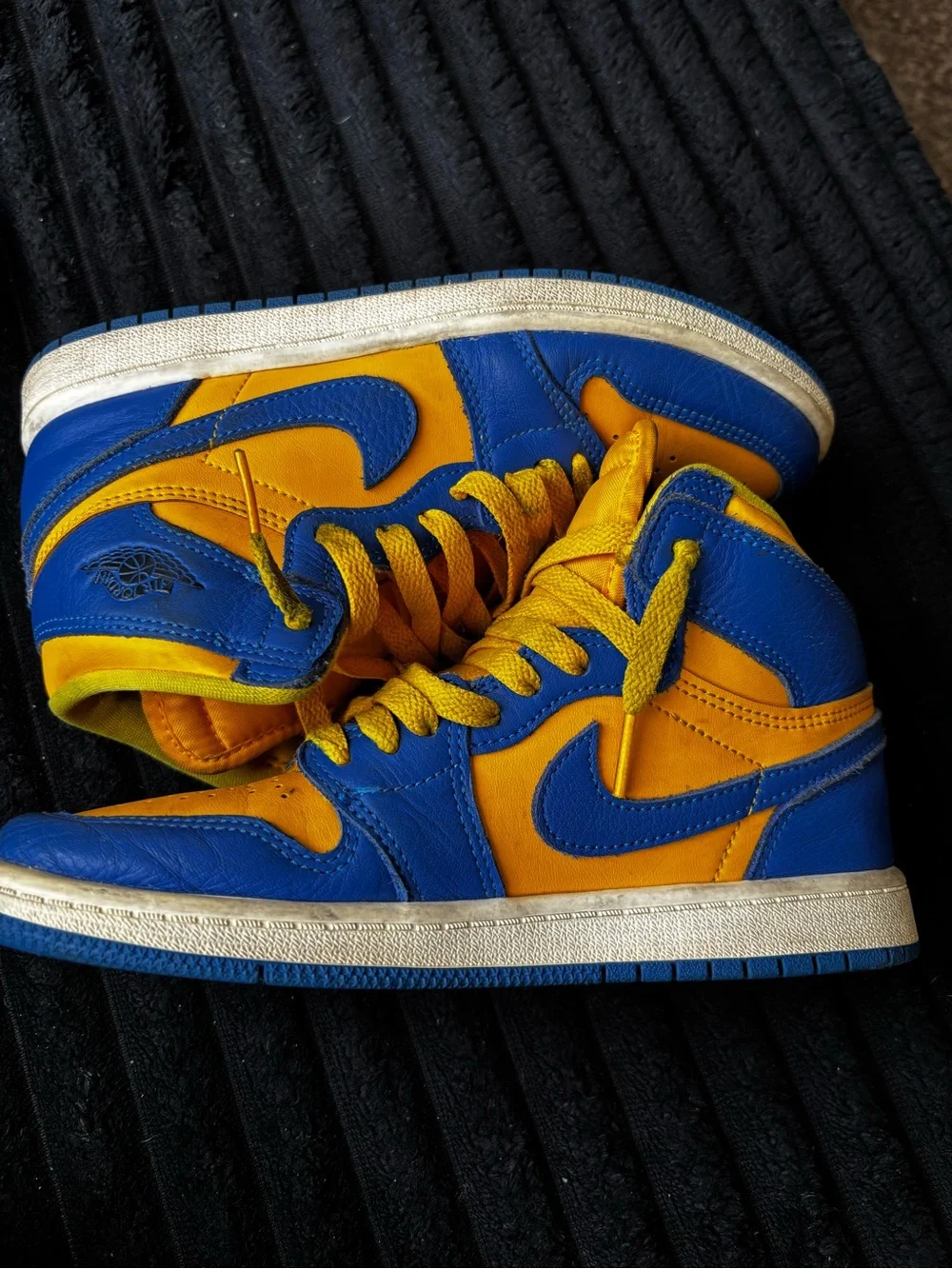 Nike Kids Mid-Top Sneakers in Yellow & Blue